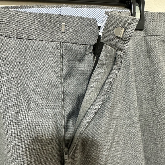 J.M. Haggar Classic Fit Straight Leg Dress Pants 40 x 30 Gray - Picture 2 of 7